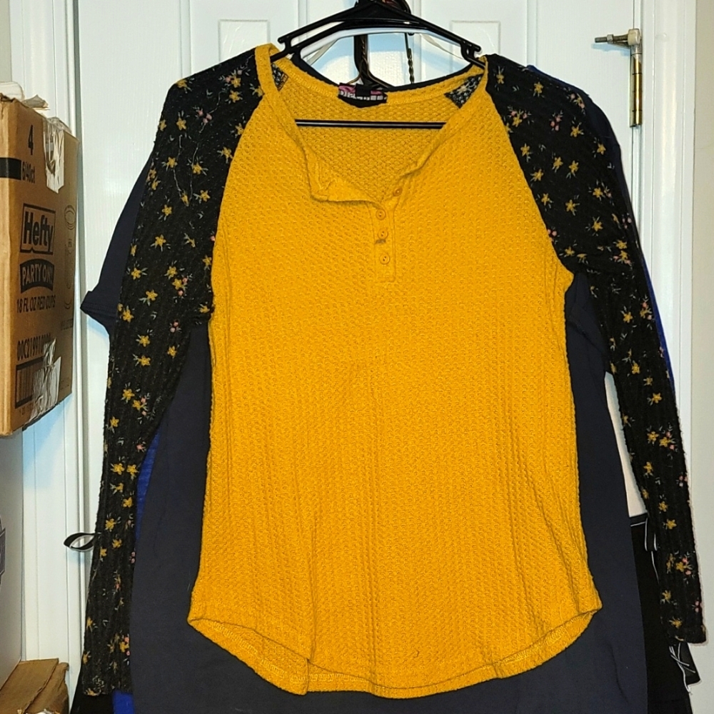 Women's Long Sleeve Discreet Shirt Size Large